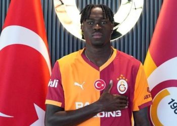 Galatasaray’a derbi öncesi kötü haber: Singo 1,5 ay yok