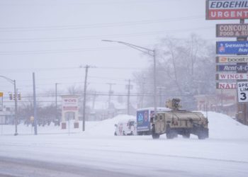 Kar fırtınası uçuşları vurdu: 2 bin 500 uçuş iptal