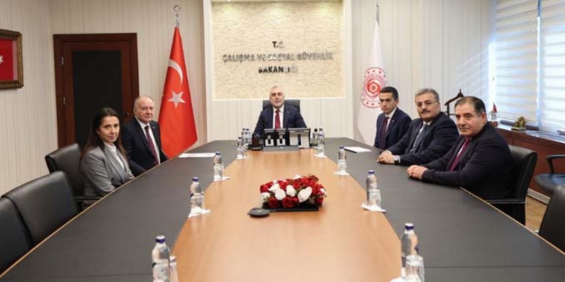 Komisyon asgari ücret için toplandı: TÜRK-İŞ masaya oturmadı