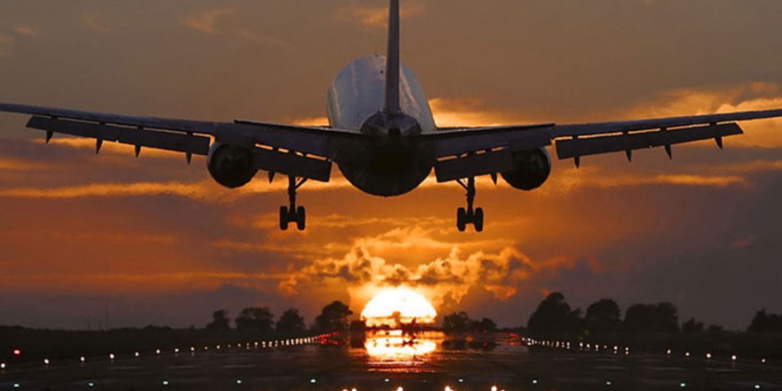 İran hava sahasını uçuşlara kapattı