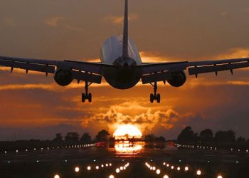 İran hava sahasını uçuşlara kapattı