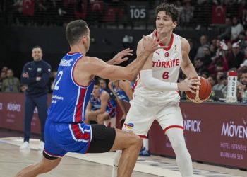 12 Dev Adam Sırbistan’ı yendi, üst turu garantiledi